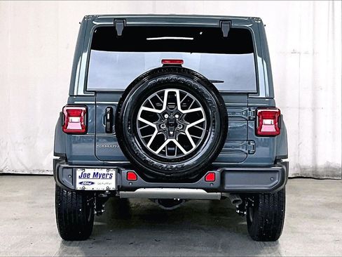 Used 2026 Jeep Wrangler Unlimited Sahara AWD/4WD image 3