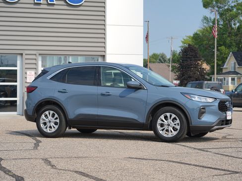 Used 2024 Ford Escape Active w/ Tech Pack #2 FWD image 2