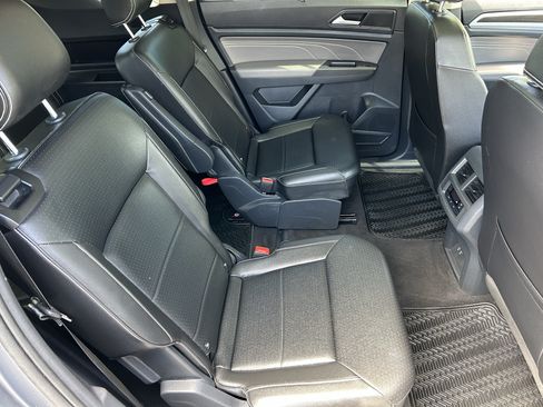 Used 2023 Volkswagen Atlas SE w/ Panoramic Sunroof Package FWD image 11