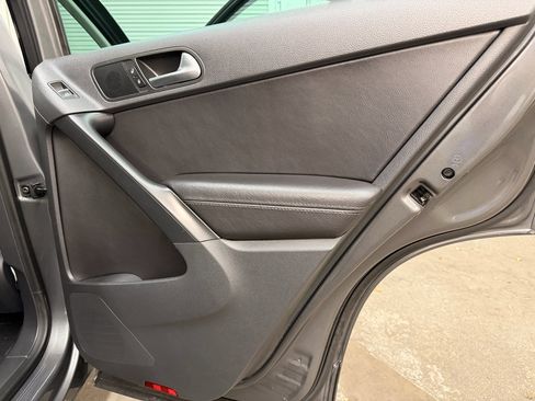 Used 2016 Volkswagen Tiguan SE image 34