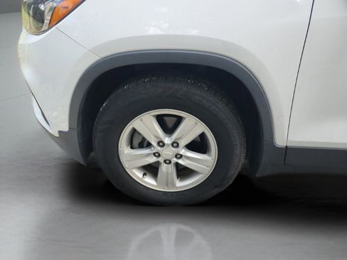 Used 2019 Chevrolet Trax LS FWD image 30