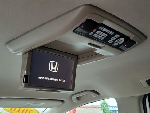 Used 2016 Honda Odyssey SE image 8