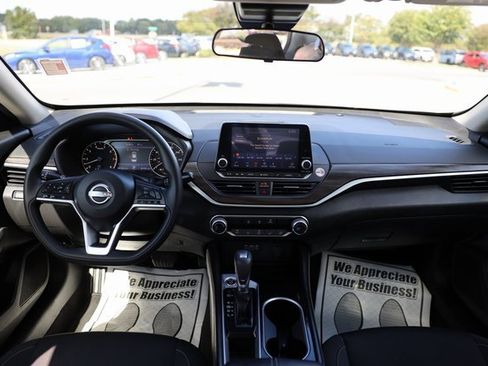 Used 2023 Nissan Altima 2.5 SV image 9