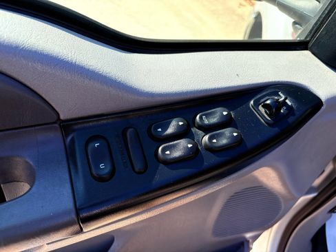Used 2001 Ford F350 XLT image 16