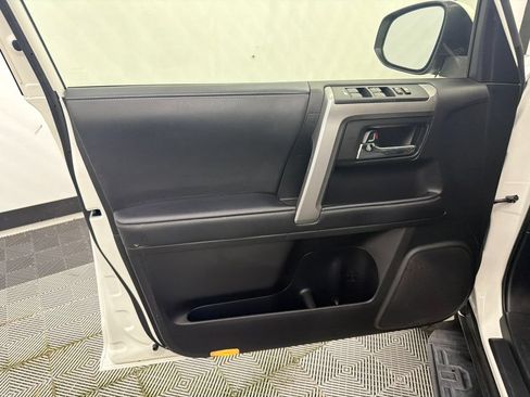 Used 2022 Toyota 4Runner SR5 AWD/4WD image 11