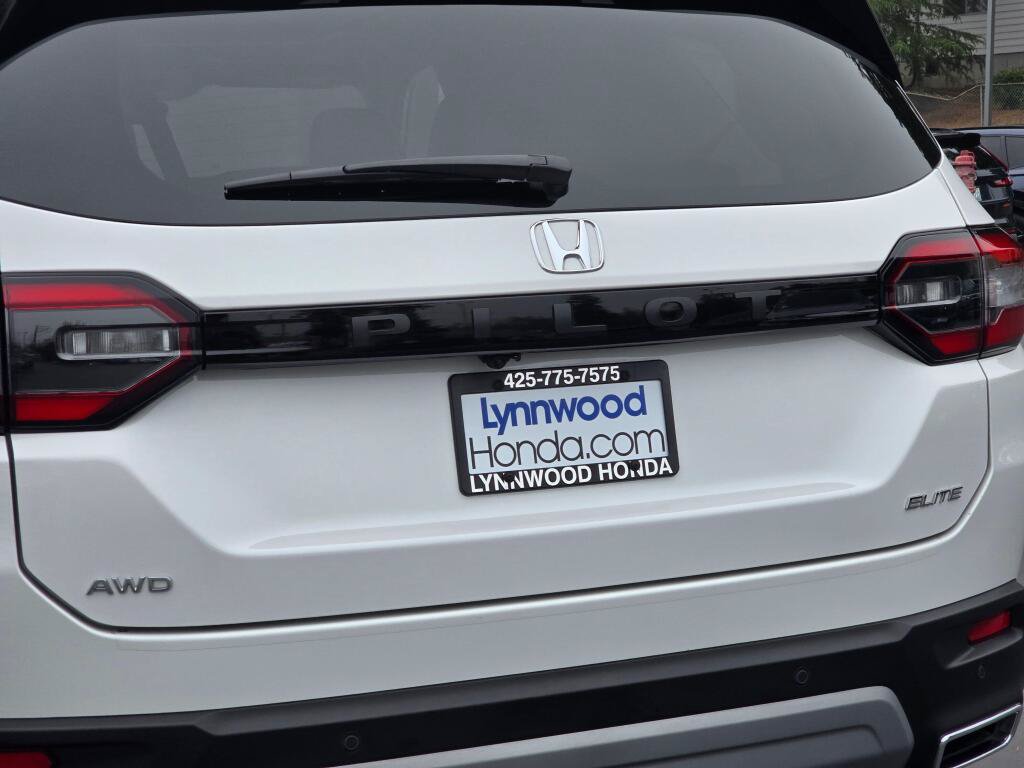Certified 2024 Honda Pilot Elite image 13