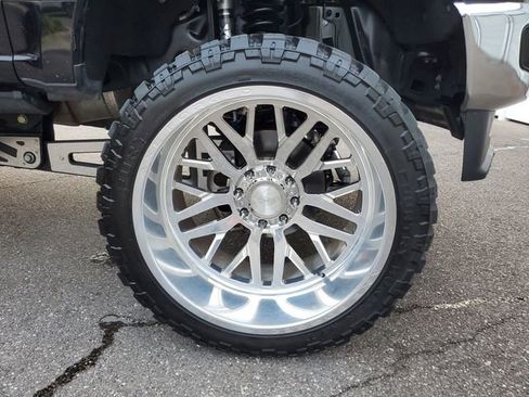 Used 2024 Ford F250 Lariat w/ Chrome Package image 5