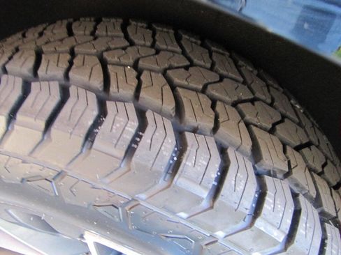 Used 2021 Chevrolet Tahoe Z71 w/ Luxury Package image 32