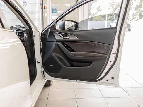 Used 2017 MAZDA MAZDA3 Grand Touring image 38