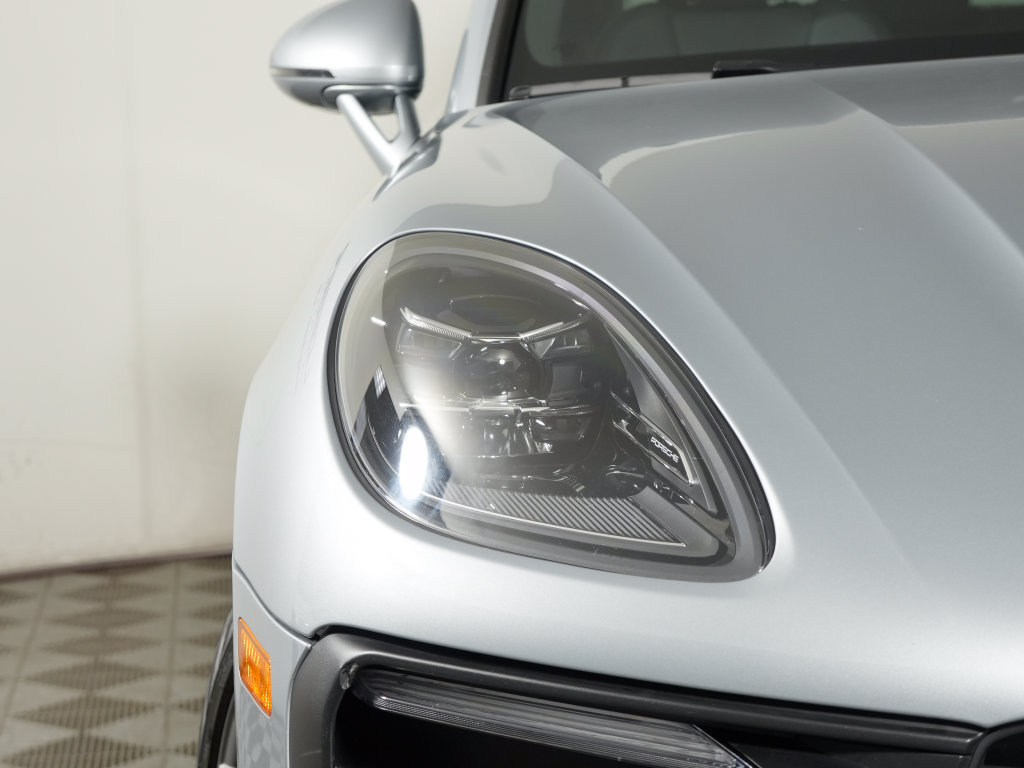Certified 2023 Porsche Macan Turbo AWD/4WD image 11