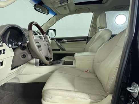 Used 2019 Lexus GX 460 Premium w/ Premium Package image 4