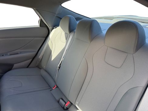 Certified 2023 Hyundai Elantra SE image 16