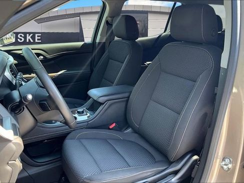 Certified 2023 GMC Acadia SLE image 26