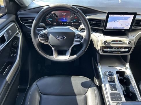 Used 2022 Ford Explorer XLT w/ Equipment Group 202A image 13