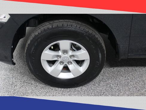 Used 2017 RAM 1500 Express image 34