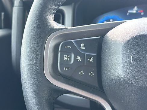 Used 2025 Ford Bronco Badlands image 25