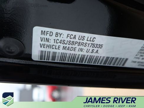 Used 2024 Jeep Wagoneer L Series II w/ Flexible Seating Group AWD/4WD image 40
