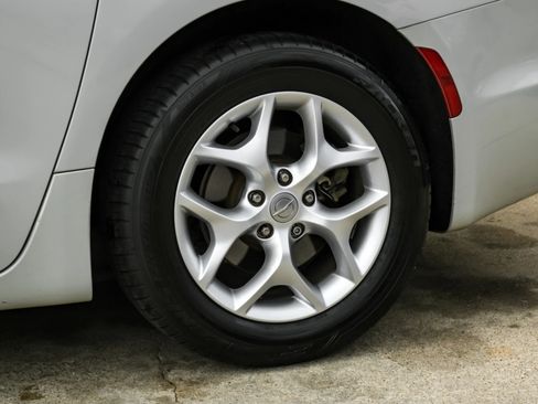 Used 2020 Chrysler Pacifica Limited w/ Advanced Safetytec Group FWD image 51