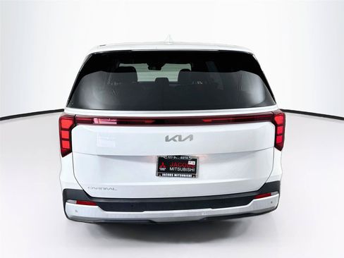 Used 2025 Kia Carnival FWD image 5