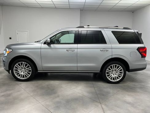 Used 2024 Ford Expedition Limited image 4