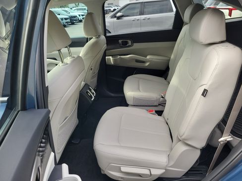 Certified 2025 Kia Sorento EX FWD image 16
