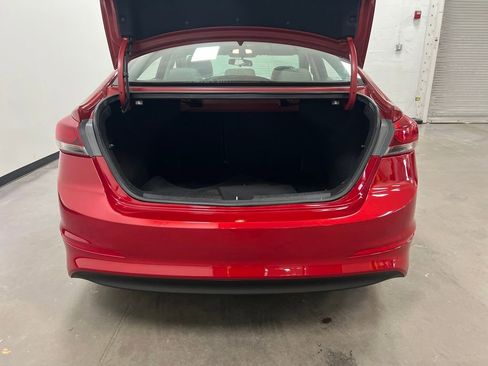 Used 2018 Hyundai Elantra SE w/ SE Connectivity Package 04 image 25