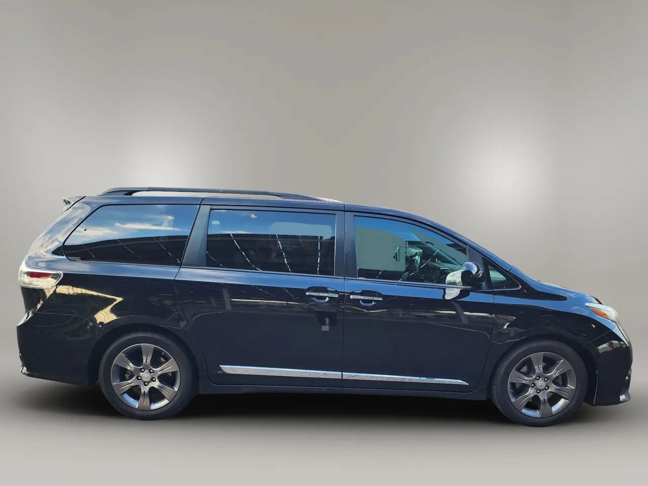 Used 2016 Toyota Sienna SE Premium FWD image 12