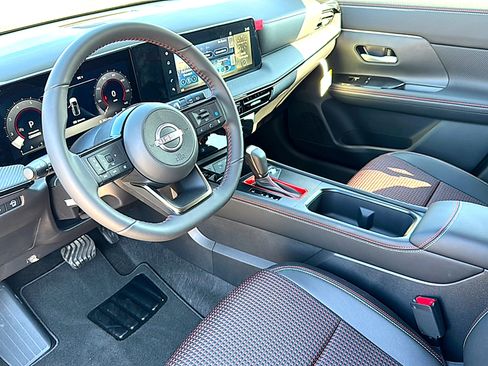 New 2025 Nissan Kicks SR image 9