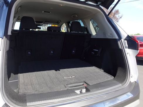 Used 2023 Nissan Rogue SV image 26