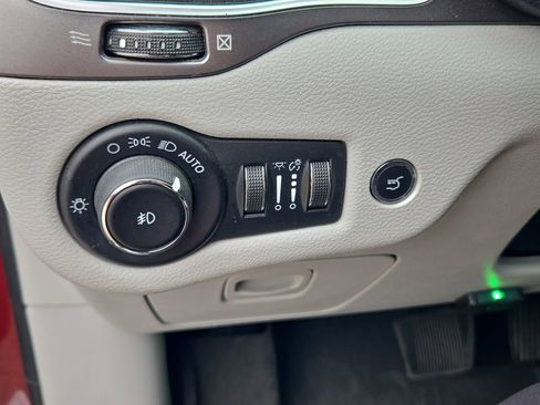 Used 2020 Jeep Cherokee Latitude Lux w/ Comfort/Convenience Group image 14