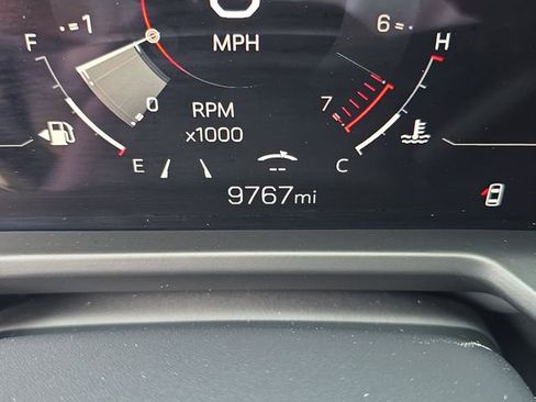 Certified 2025 GMC Acadia Elevation FWD image 30
