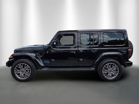 Used 2022 Jeep Wrangler Unlimited Sahara AWD/4WD image 6