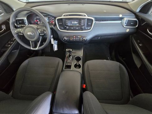 Used 2018 Kia Sorento LX AWD/4WD image 9