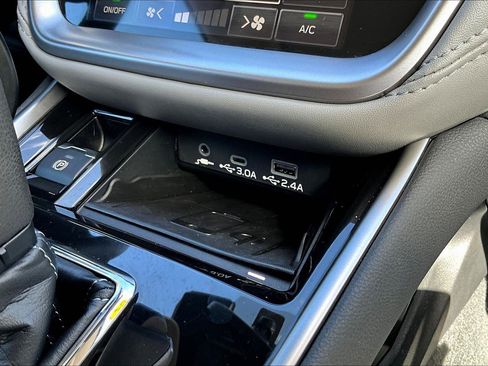 Used 2025 Subaru Legacy Limited image 28