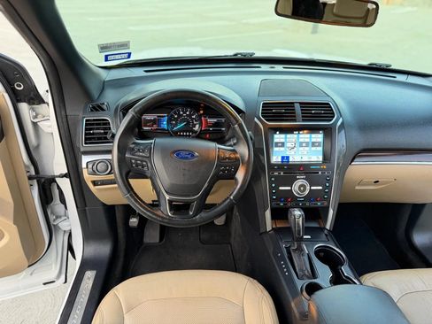 Used 2017 Ford Explorer Limited FWD image 11