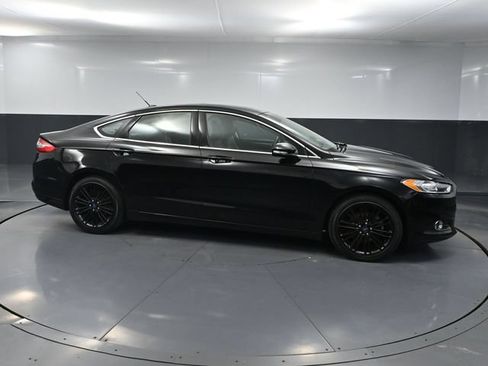 Used 2016 Ford Fusion SE w/ Equipment Group 202A FWD image 4