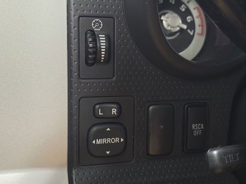 Used 2010 Toyota FJ Cruiser 4WD image 25