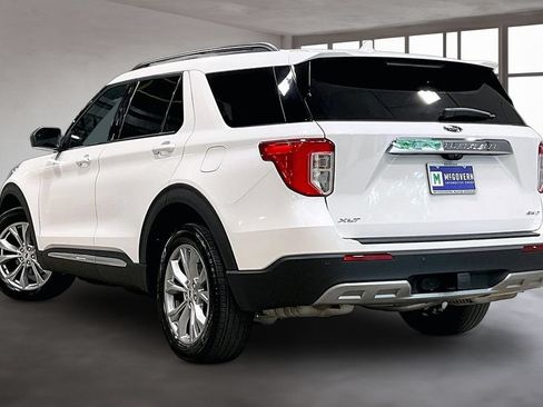 Used 2023 Ford Explorer XLT w/ Equipment Group 202A AWD/4WD image 4