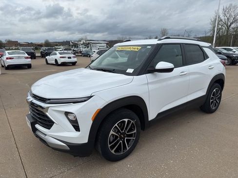 Used 2024 Chevrolet TrailBlazer LT w/ LT Cold Weather Package image 7