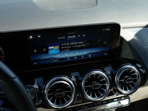 Used 2025 Mercedes-Benz GLA 250 image 24