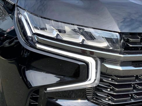 Used 2021 Chevrolet Suburban RST w/ Luxury Package image 23