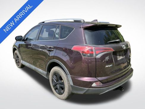 Used 2018 Toyota RAV4 LE FWD image 5
