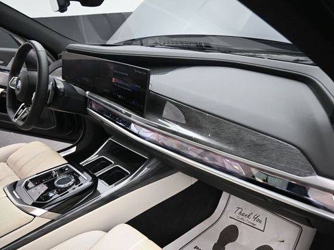 Certified 2023 BMW 760i xDrive image 25