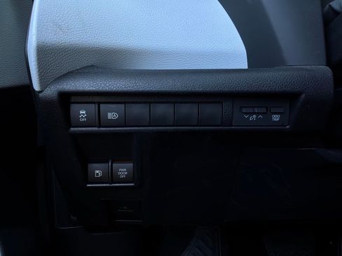 Used 2026 Toyota Sienna XLE FWD image 28