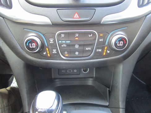 Used 2019 Chevrolet Equinox LT AWD/4WD image 25