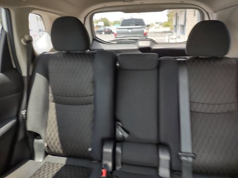 Used 2020 Nissan Rogue S image 25