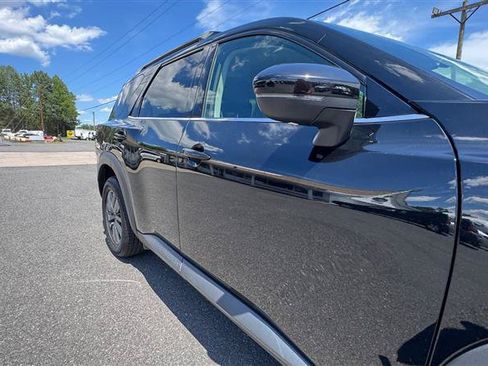 Used 2024 Nissan Pathfinder SV AWD/4WD image 19