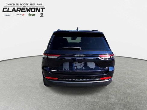 Used 2024 Jeep Grand Cherokee Limited w/ Black Appearance Package AWD/4WD image 7