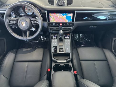 Certified 2026 Porsche Macan AWD/4WD image 6