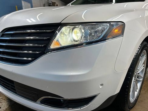 Used 2019 Lincoln MKT AWD image 6